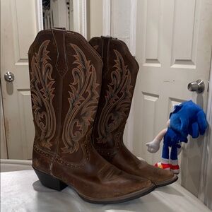 Brazos Embroidered Brown Cowboy Boots. Slip resistant